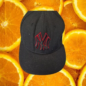 New York Yankees Black and Red 9Fifty Fitted Hat Size 7‎ 1/2